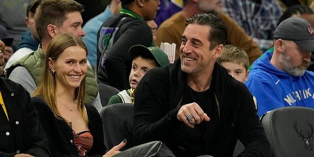 Aaron Rodgers dating Mallory Edens, daughter of Bucks owner: report | Fox News